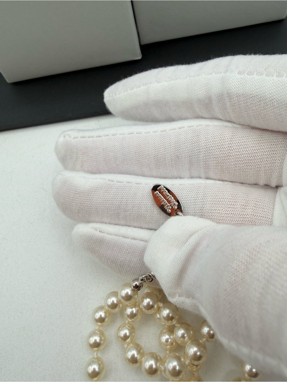 Vivienne Westwood Orb Pearl Neckalce - Picture 10 of 14